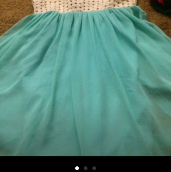 Beautiful dress - Picture 3 of 3